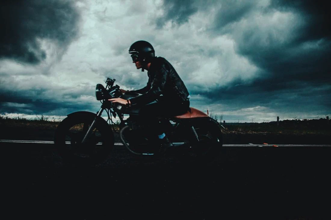 Foto de Accidente de Motocicleta de Luchador Law